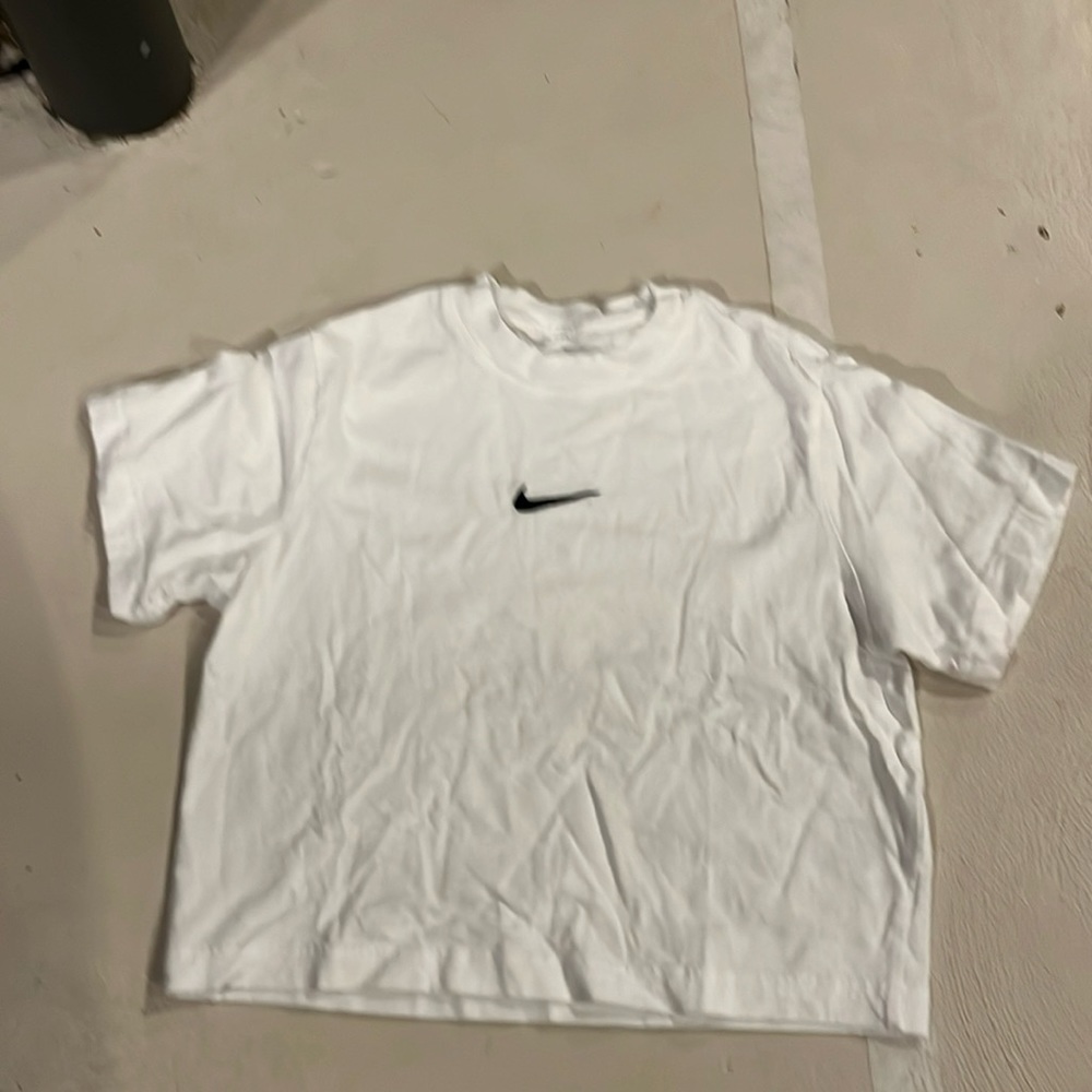 Loose fit, Nike tea, size small